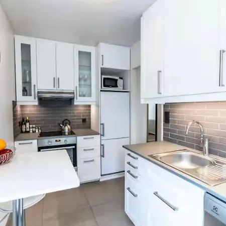 Apartment Beautiful And Quiet In Center - Perfect Location *